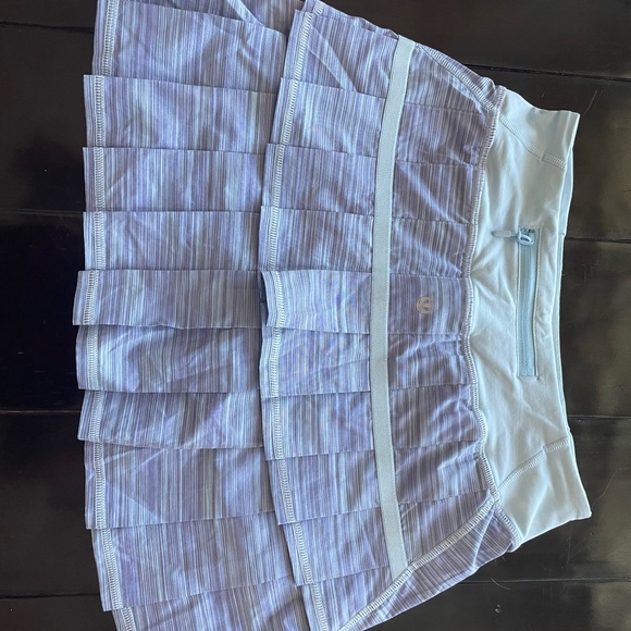 Lulu lemon ruffle tennis skirt - Picture 4 of 4